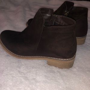 Seven7 Brown ankle Bootie